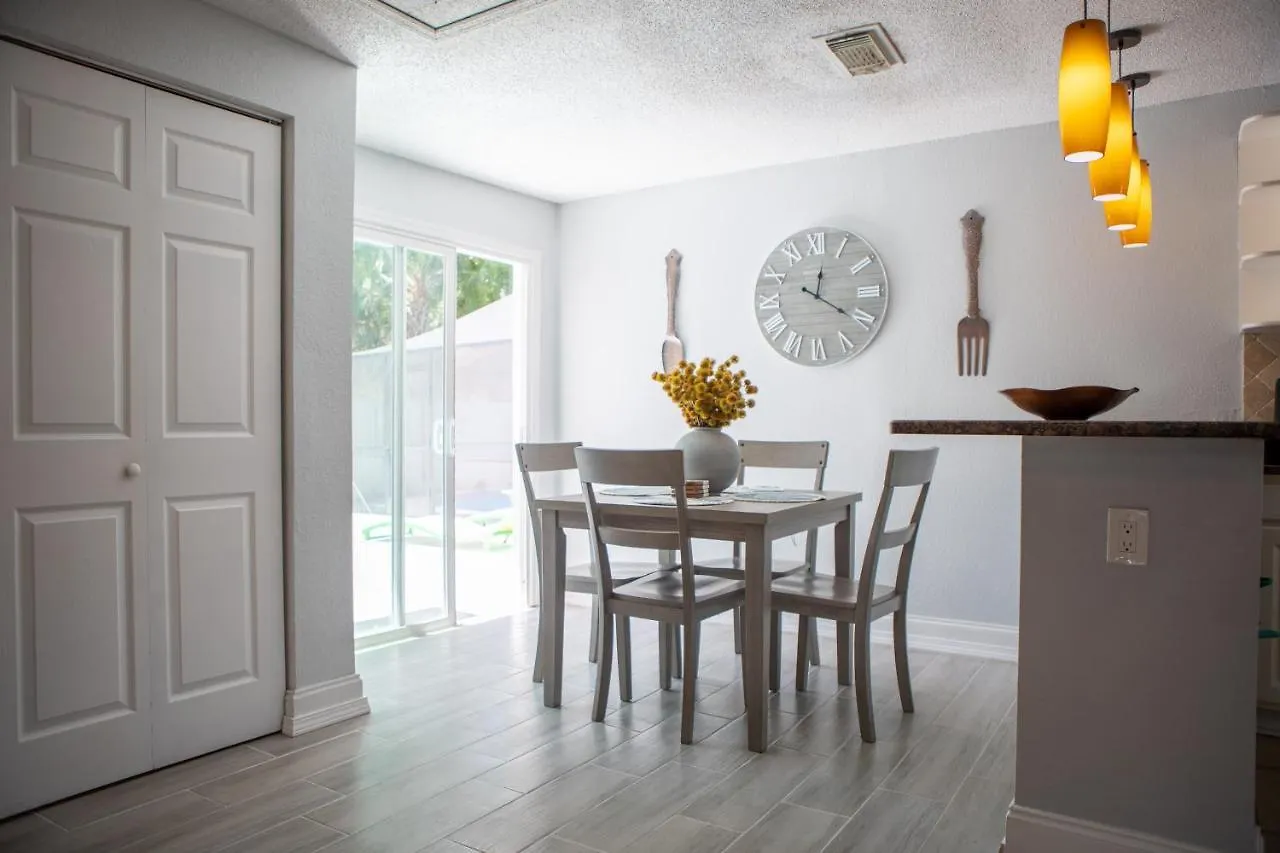 Private Waterfront Pool Home With Game Room And Stunning Mother-In-Law Suite! Tampa Hébergement de vacances