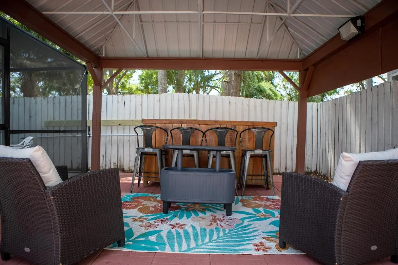 Hébergement de vacances Private Waterfront Pool Home With Game Room And Stunning Mother-In-Law Suite! Tampa