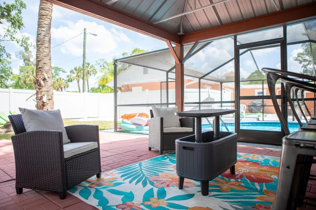 Private Waterfront Pool Home With Game Room And Stunning Mother-In-Law Suite! Tampa Hébergement de vacances