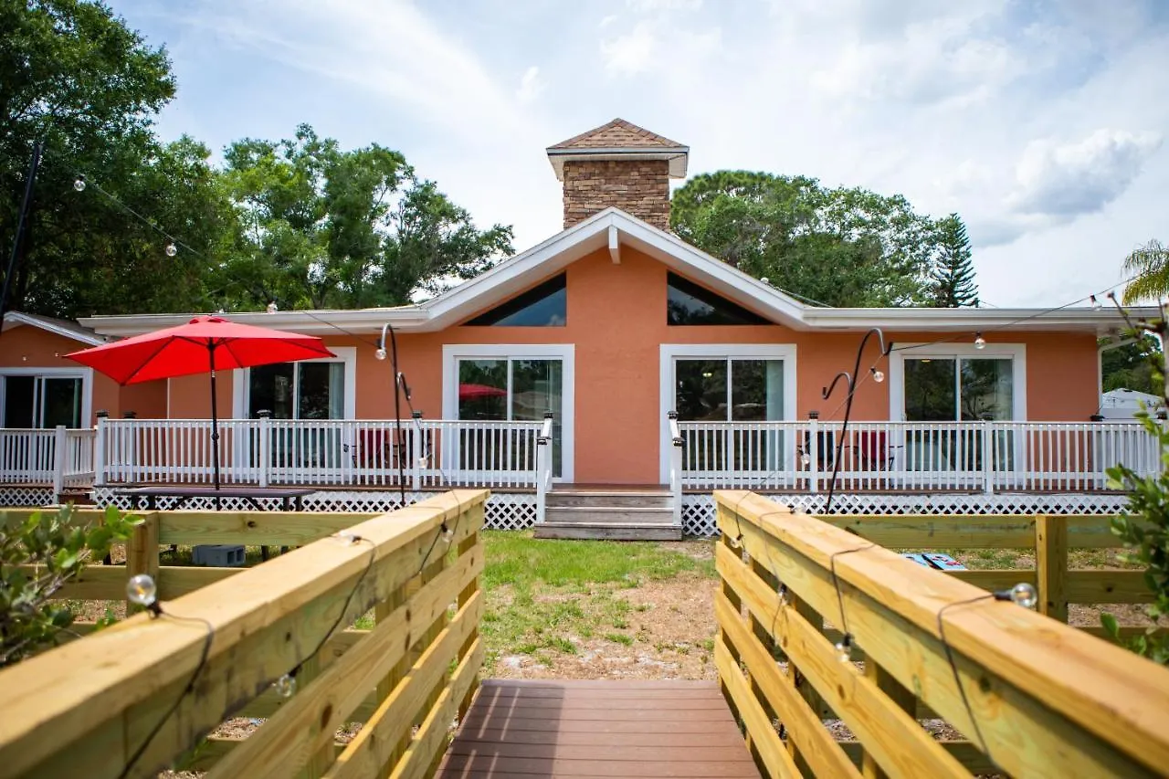 Hébergement de vacances Private Waterfront Pool Home With Game Room And Stunning Mother-In-Law Suite! Tampa États-Unis
