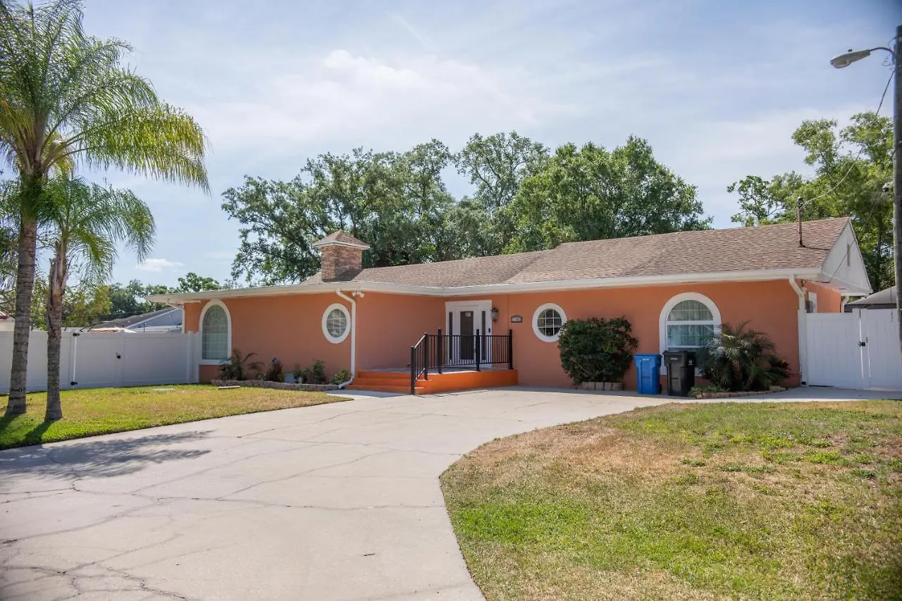 Private Waterfront Pool Home With Game Room And Stunning Mother-In-Law Suite! Tampa