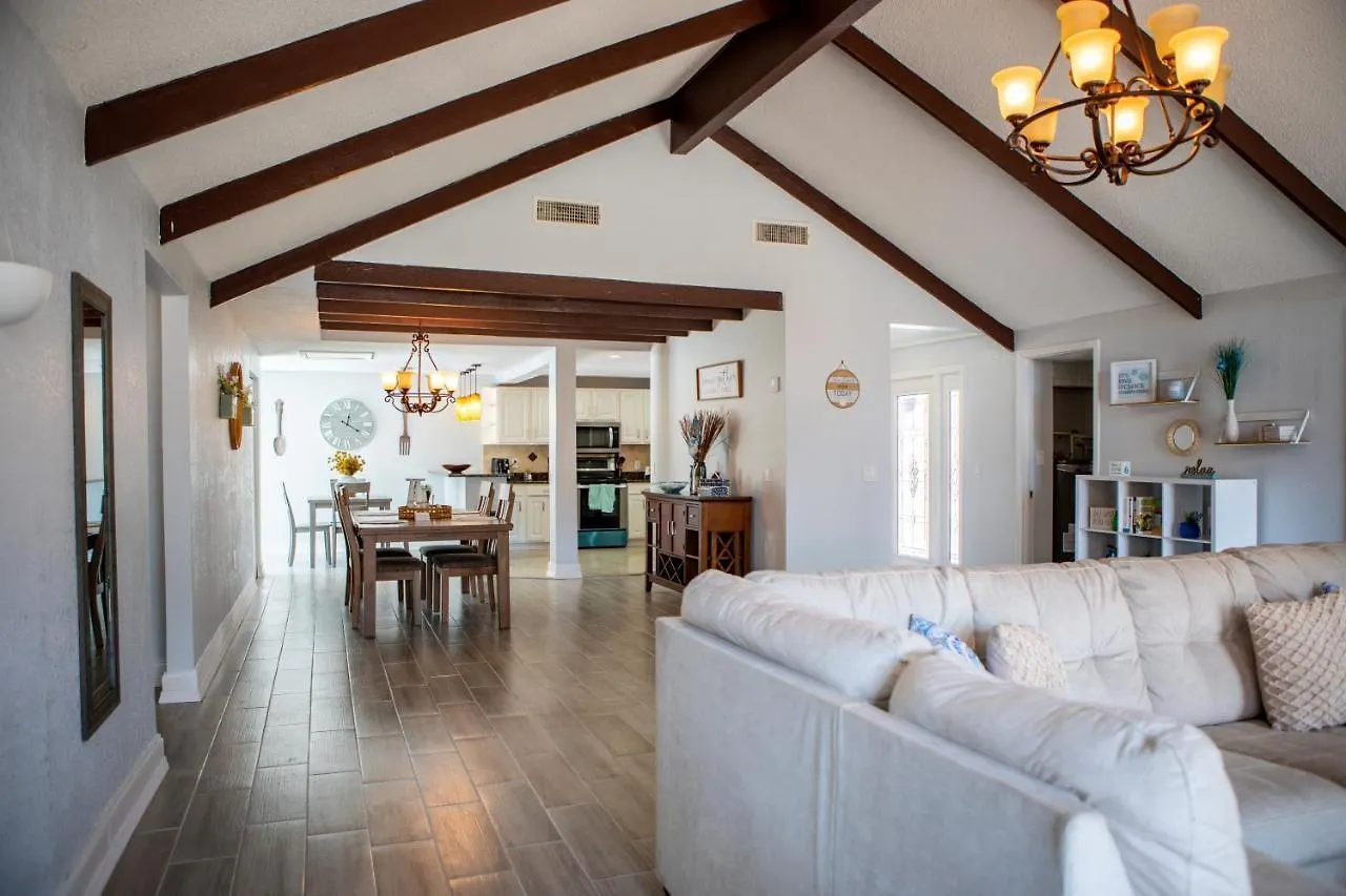 Private Waterfront Pool Home With Game Room And Stunning Mother-In-Law Suite! Tampa