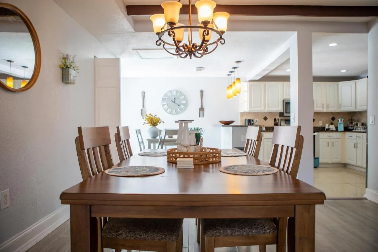 Hébergement de vacances Private Waterfront Pool Home With Game Room And Stunning Mother-In-Law Suite! Tampa