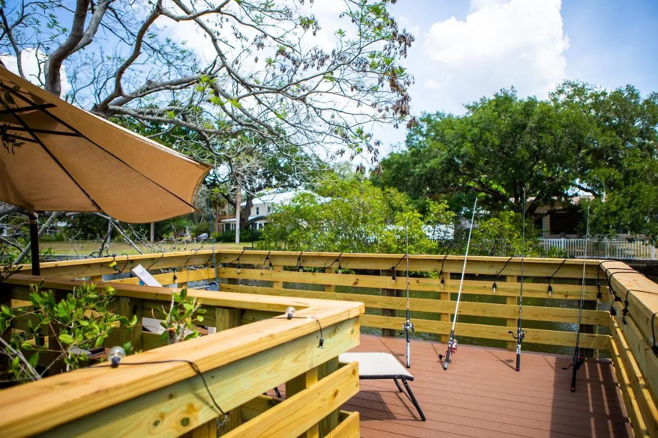Private Waterfront Pool Home With Game Room And Stunning Mother-In-Law Suite! Tampa États-Unis